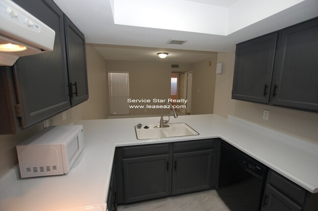 Building Photo - 5220 E Tamblo Dr