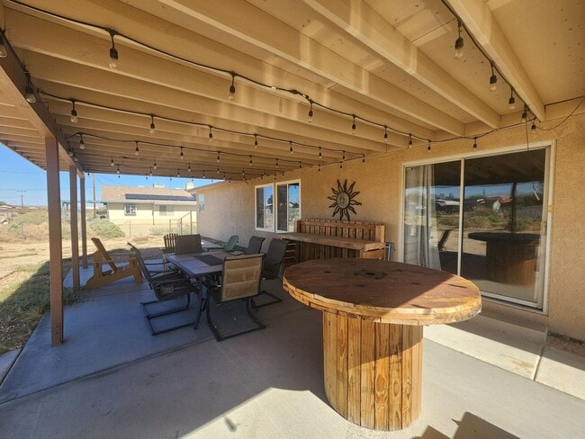 Building Photo - Sunmore Estates Large 3 Bedroom 2 bath Home