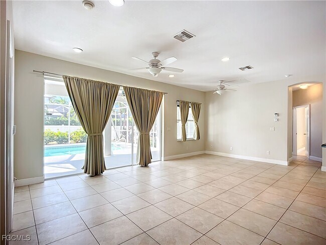 Building Photo - 4930 SW 25th Ct