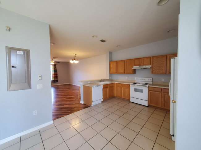 Building Photo - 8881 Christie Dr