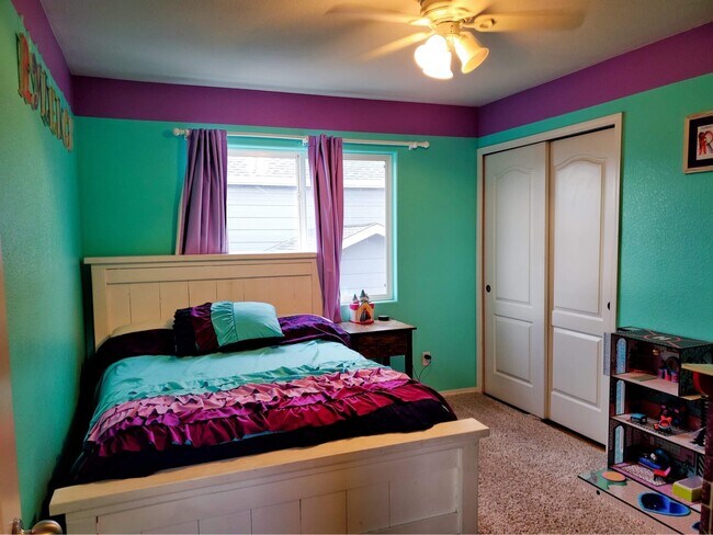 Room 2 - 6419 Silverwind Cir