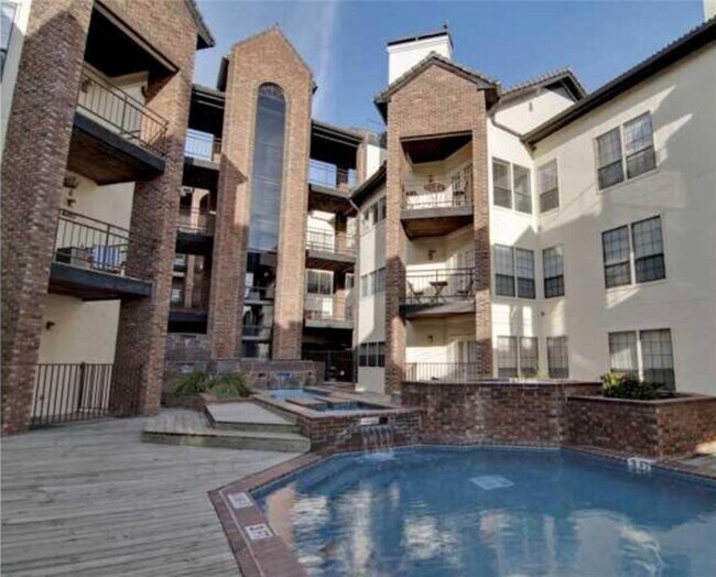 Building Photo - 3001 Cedar St
