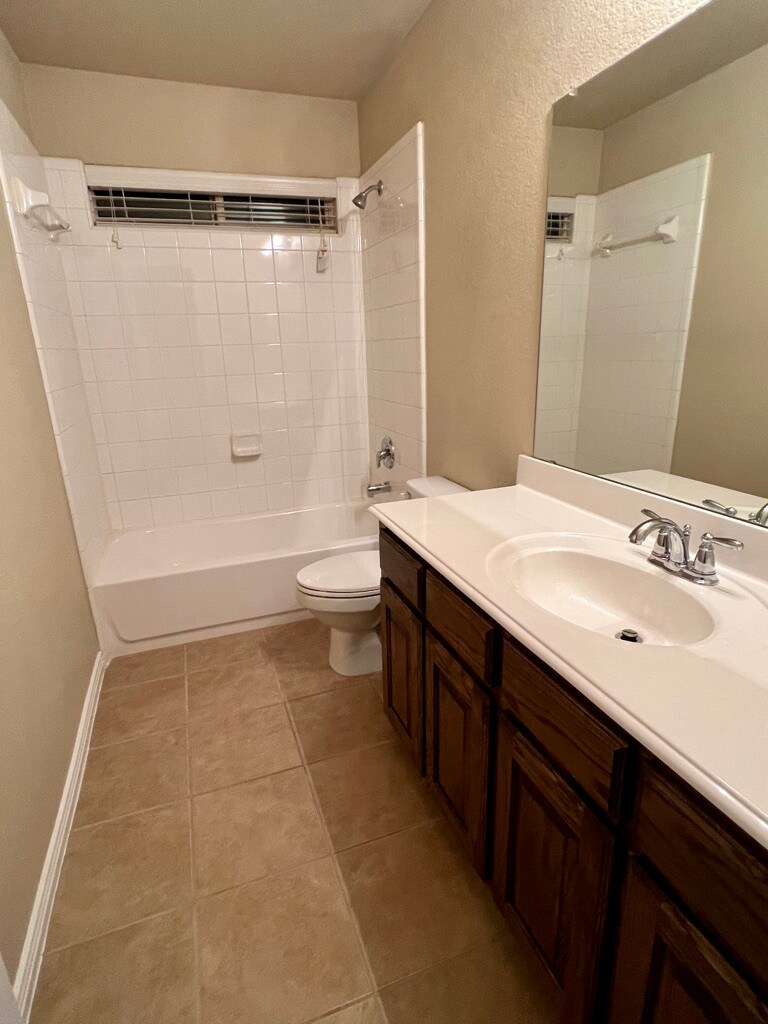 Building Photo - 2129 Colby Ln