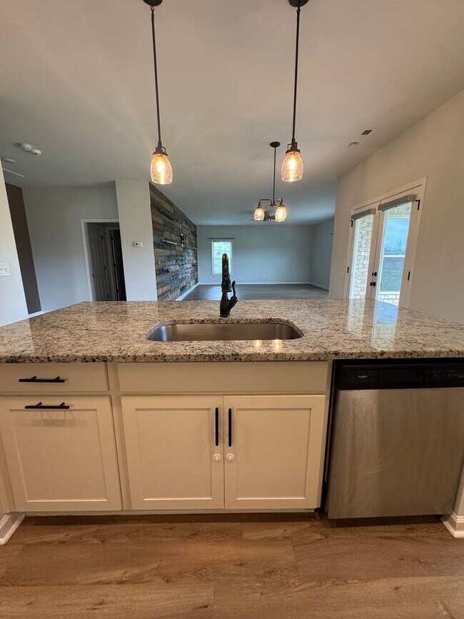 Building Photo - 203 Rye Cir