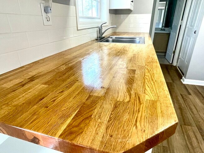 Building Photo - 104 Taylor Knoll Way