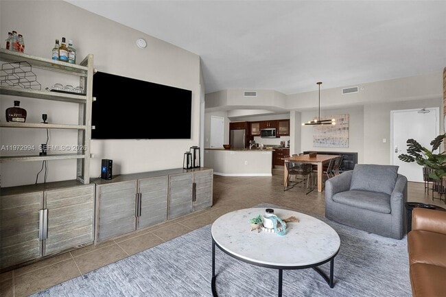 Building Photo - 20000 E Country Club Dr