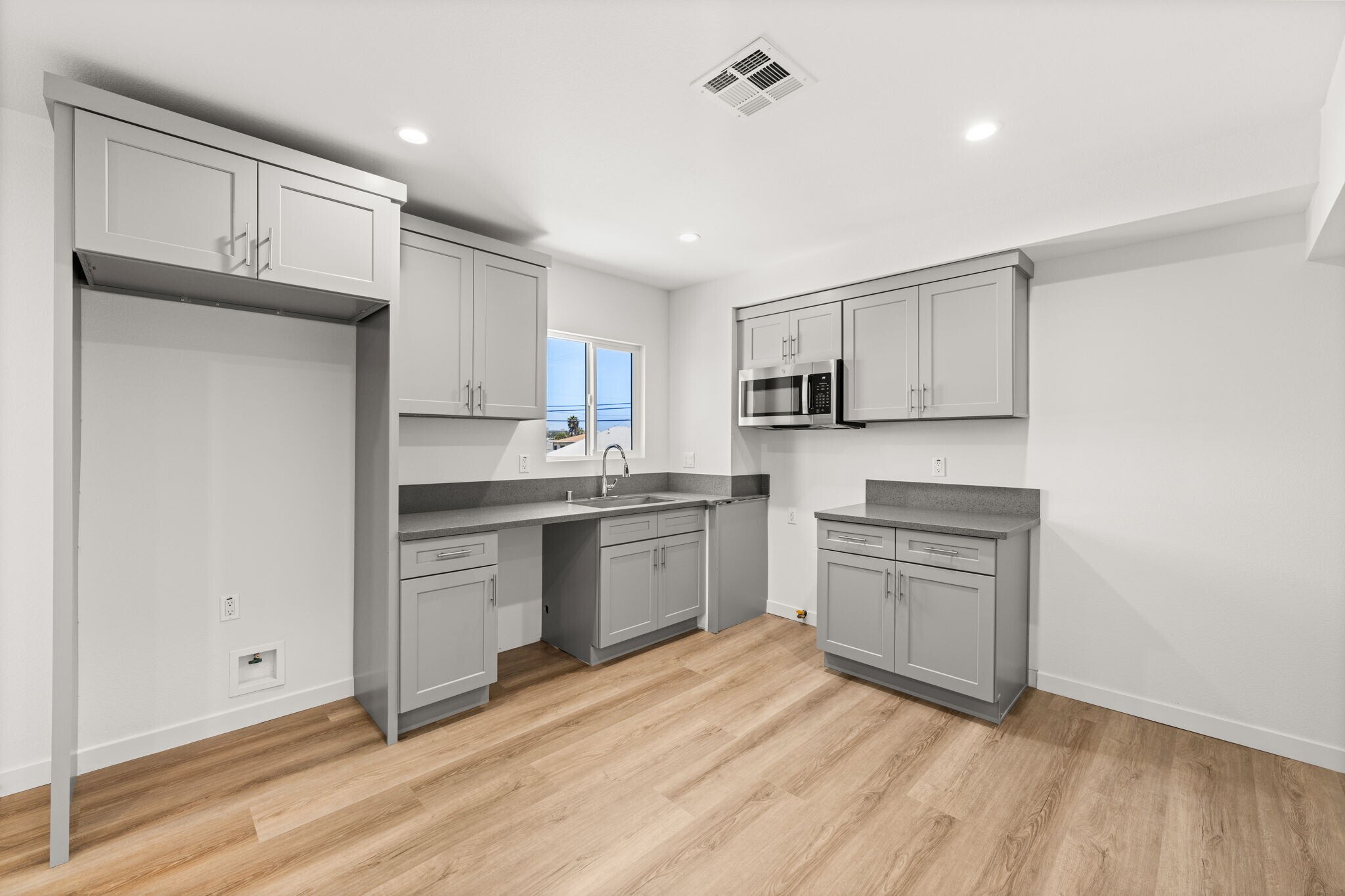 Building Photo - 4700 S Gramercy Pl