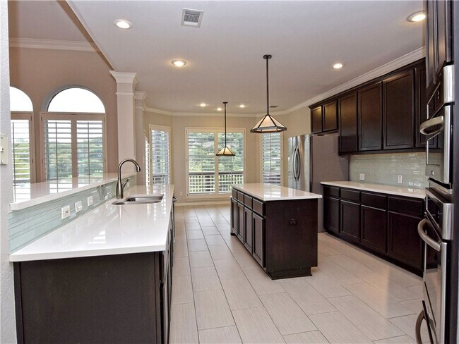 Building Photo - 2006 S Oak Canyon Rd