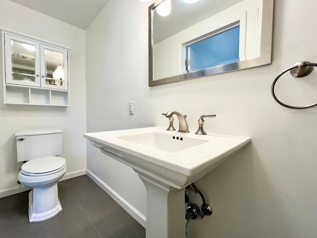 Building Photo - Stylishly Updated 2-Bed, 2-Bath Home - Private Garage