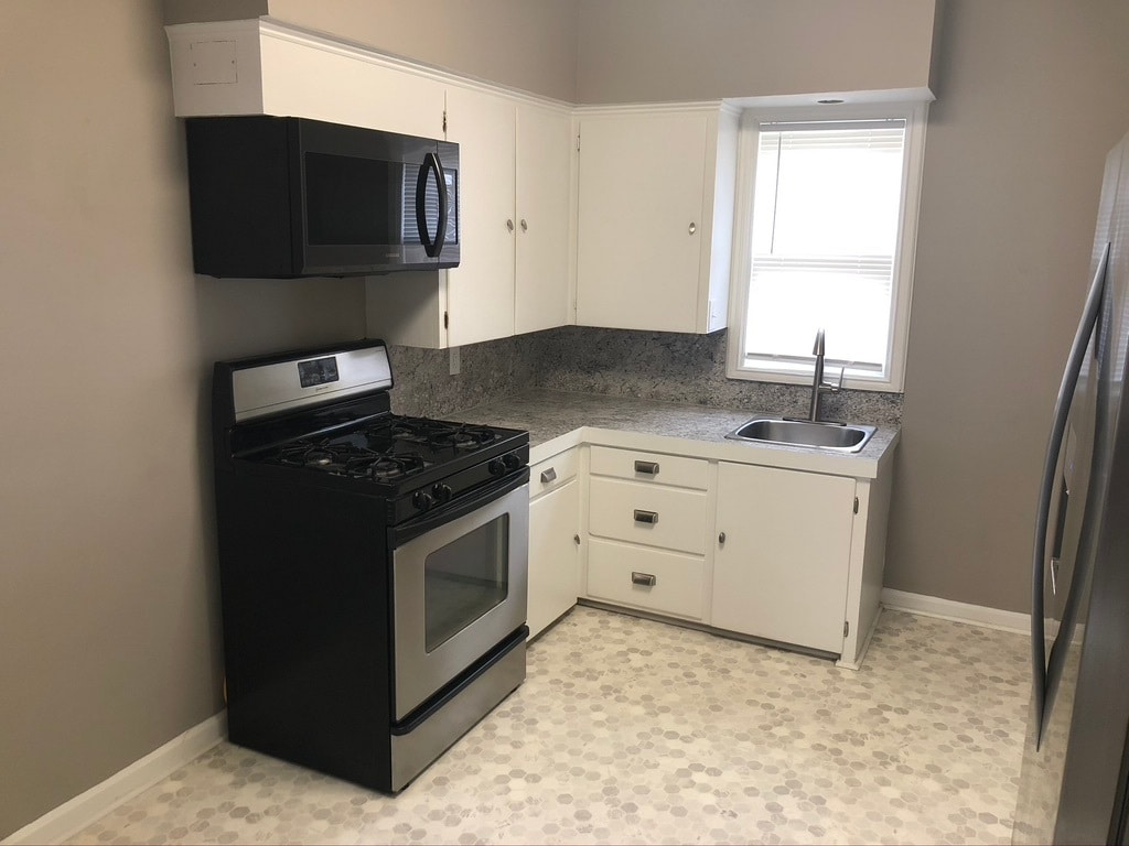 Building Photo - 4936 Woolworth Ave