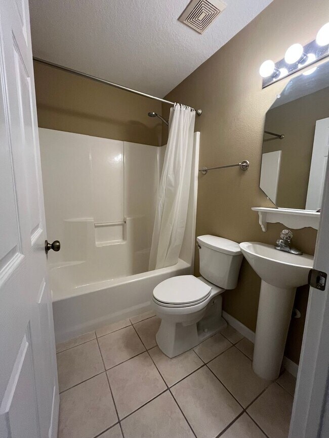 Building Photo - Quiet Home in Pine Lakes Cud-de-sac!!