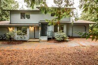 Building Photo - Cute Two Bedroom and Two Bath Townhome Located Just Minutes from the Clinton Ferry!