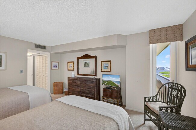 Building Photo - 5550 N Ocean Dr