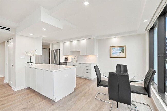 Building Photo - 707 S Gulfstream Ave