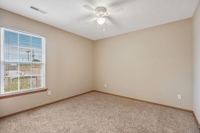 Building Photo - 719 E Watermill Cir