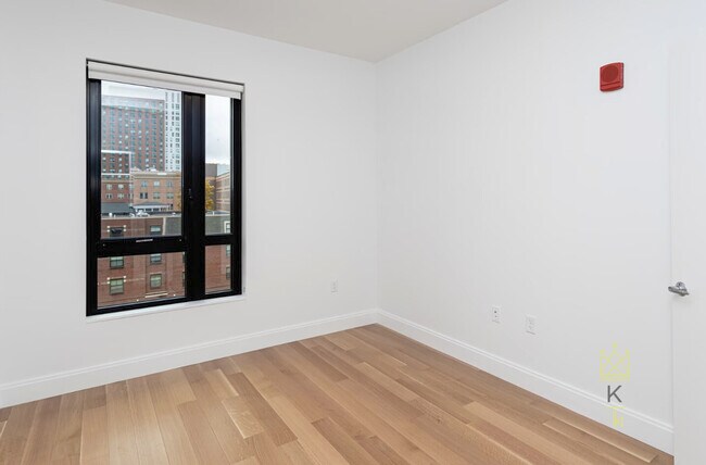 Building Photo - 627 Columbus Ave