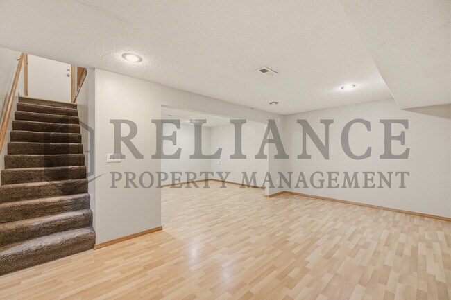 Building Photo - 2770 N Parkridge Ct