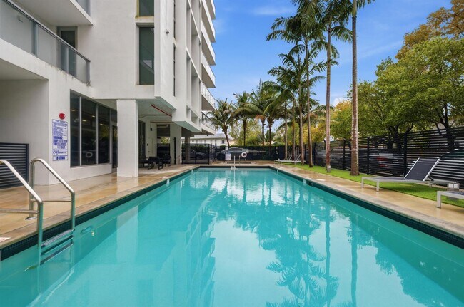 Building Photo - 13800 Highland Dr