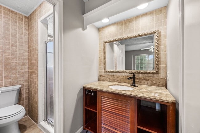 Building Photo - 2211 Turtle Creek Dr