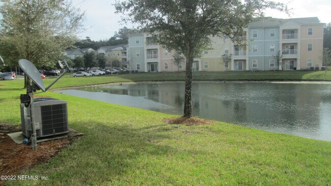 Building Photo - 8226 Green Parrot Rd