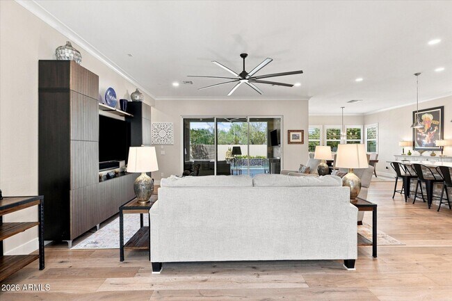 Building Photo - 1118 E Paseo Way