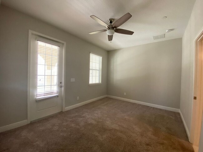 Building Photo - 2408 Lobelia Dr