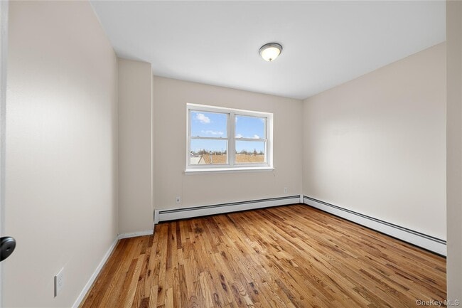 Building Photo - 410 Jericho Tpke