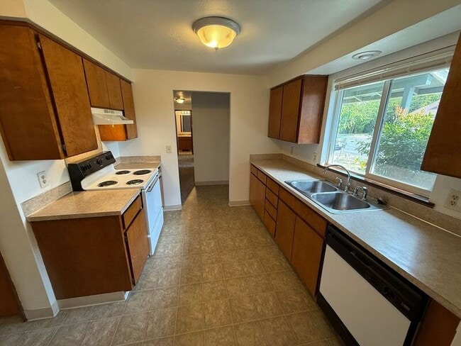 Building Photo - 2907 Moraga Ave SE