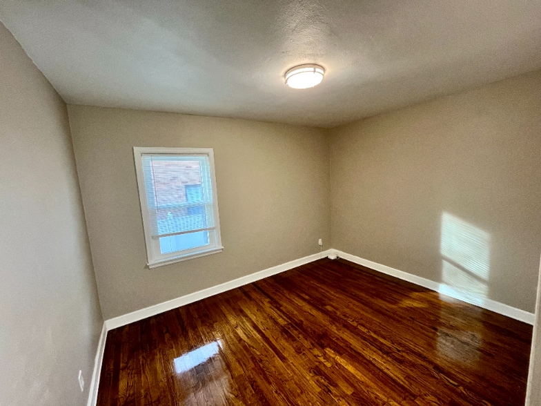 Building Photo - 908 State St