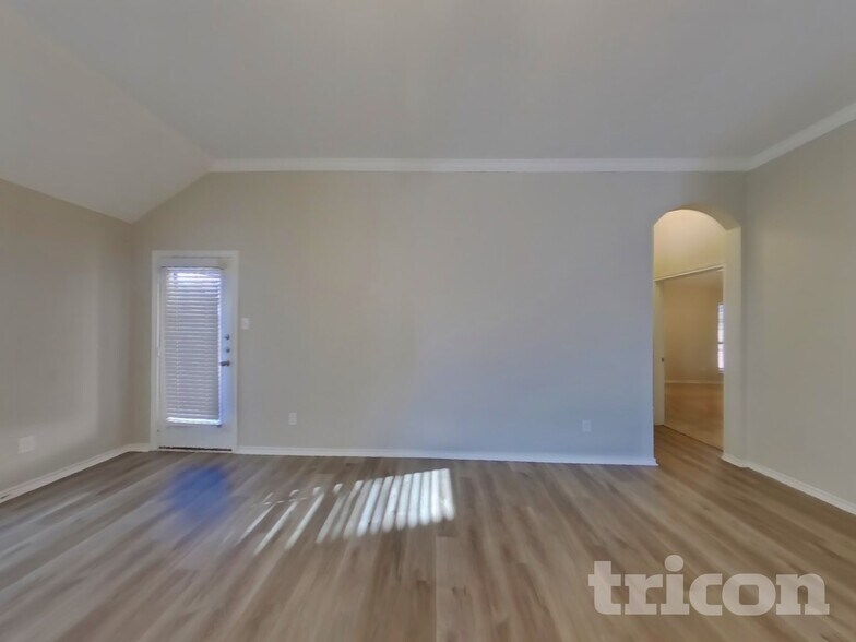 Building Photo - 313 Lucky Landing Dr