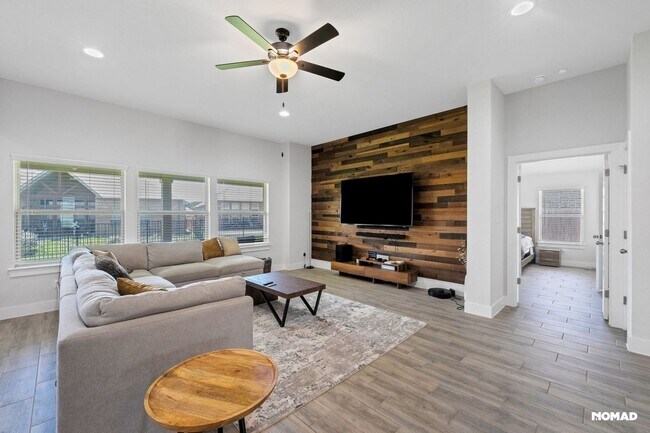 Building Photo - Stunning 4BR House in Leander