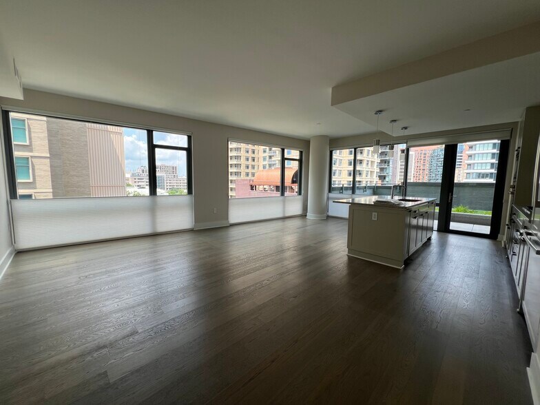 Living/Dining - 4960 Fairmont Ave