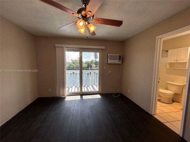 Building Photo - 3049 NW 9th Ave