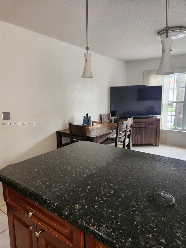 Building Photo - 925 Opal Terrace