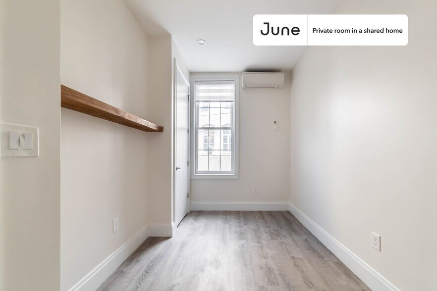 Building Photo - Room in Shared 2 bed/1 bath home in Greenpoint