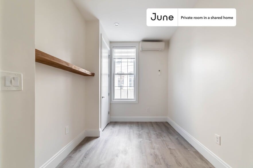 Building Photo - Room in Shared 2 bed/1 bath home in Greenpoint