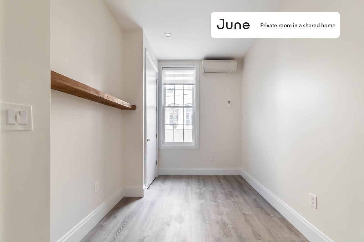 Building Photo - Private bedroom in 2 bed/1 bath Home
