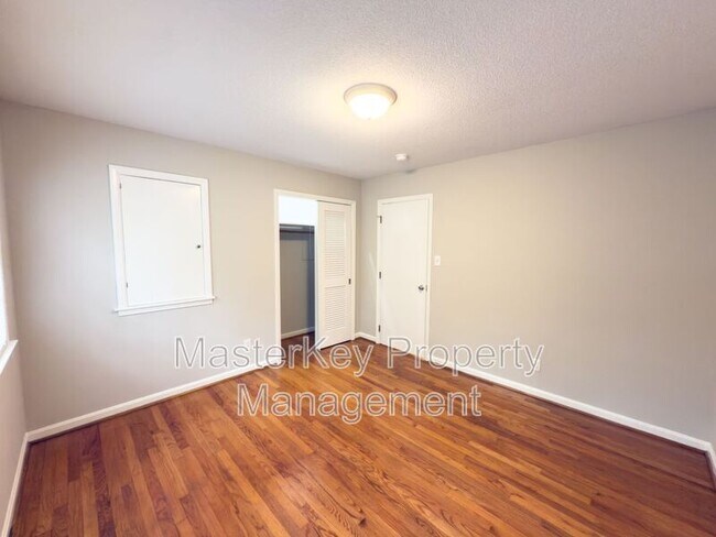 Building Photo - 544 Ellynn Dr