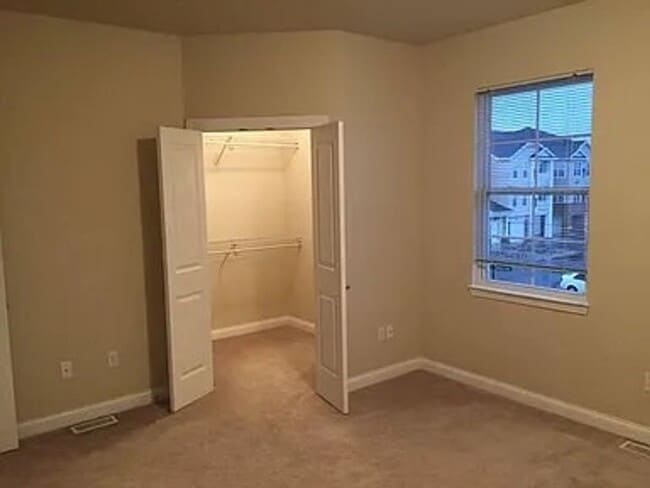 Building Photo - Gorgeous condo for rent