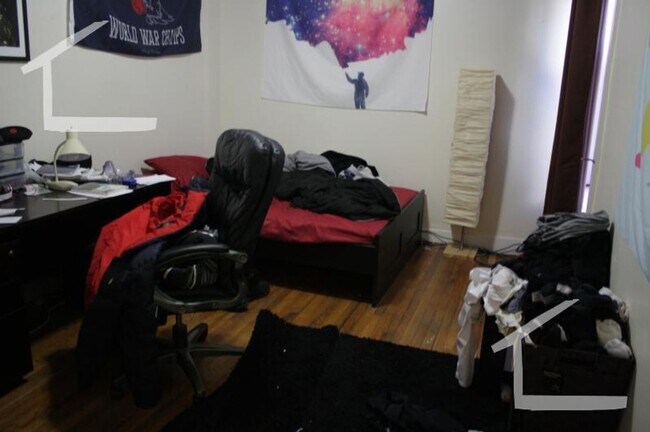 Building Photo - BU Brookline Area Spacious 5b/2b Large  Rooms, These don't last long  Hurry!