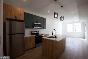 Building Photo - 1224 W Silver St