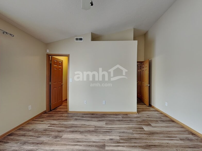 Building Photo - 3894 Snowshoe Ave