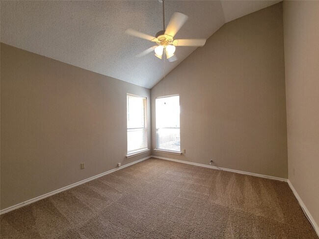 Building Photo - 2104 Birch Bend