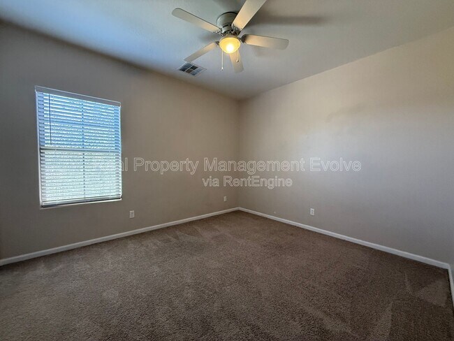 Building Photo - 13327 N 152nd Ave
