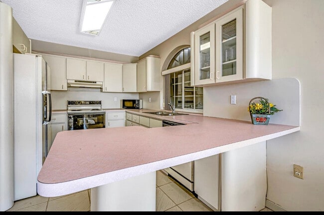 Building Photo - 196 Lorelane Pl