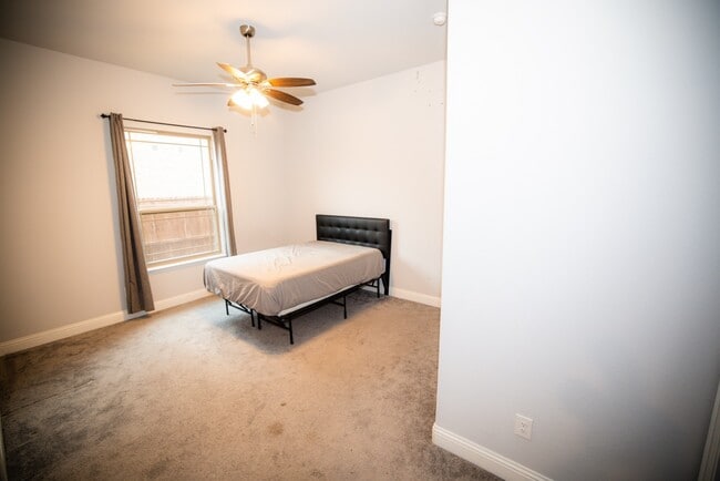 Building Photo - 13923 Hopewell Dr