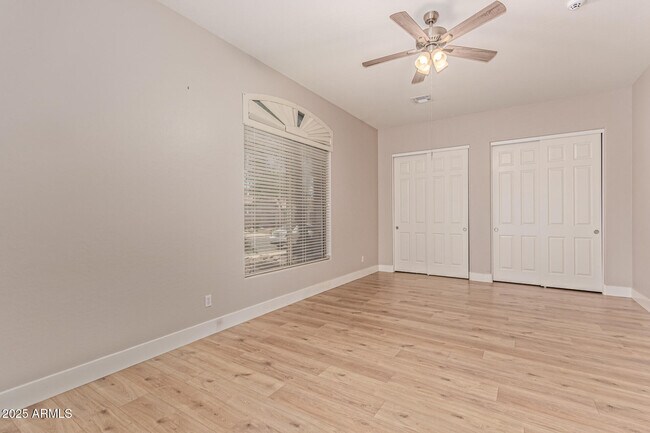 Building Photo - 4978 E Karsten Dr