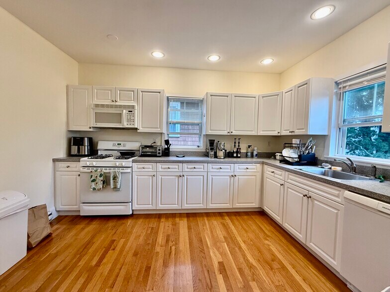 Building Photo - 50 Conwell Ave