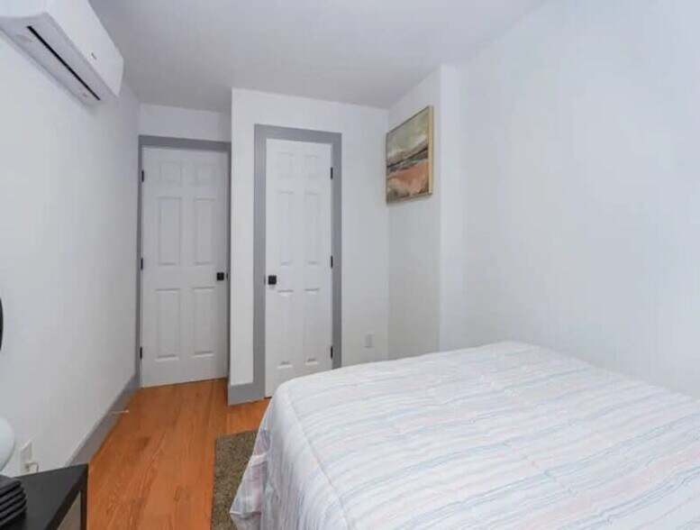 Building Photo - 479 Putnam Ave