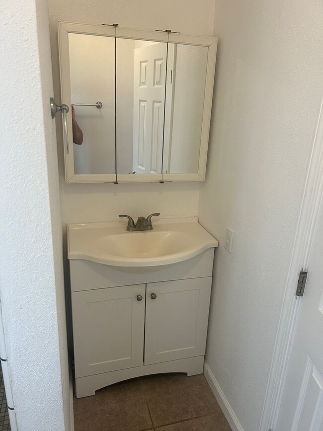 Building Photo - 3bd / 2ba Duplex Unit – Poipu Rd – Pet Friendly